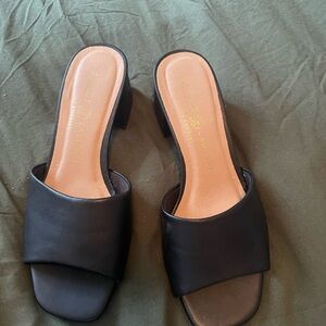 New Chinesee laundry small heels size 6